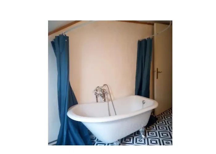 Le Repos Des Ducs, Accessible En Velo